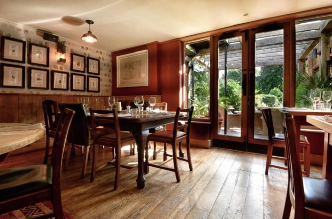 Hotel 1777. At The Albion à Wimborne Minster Extérieur photo