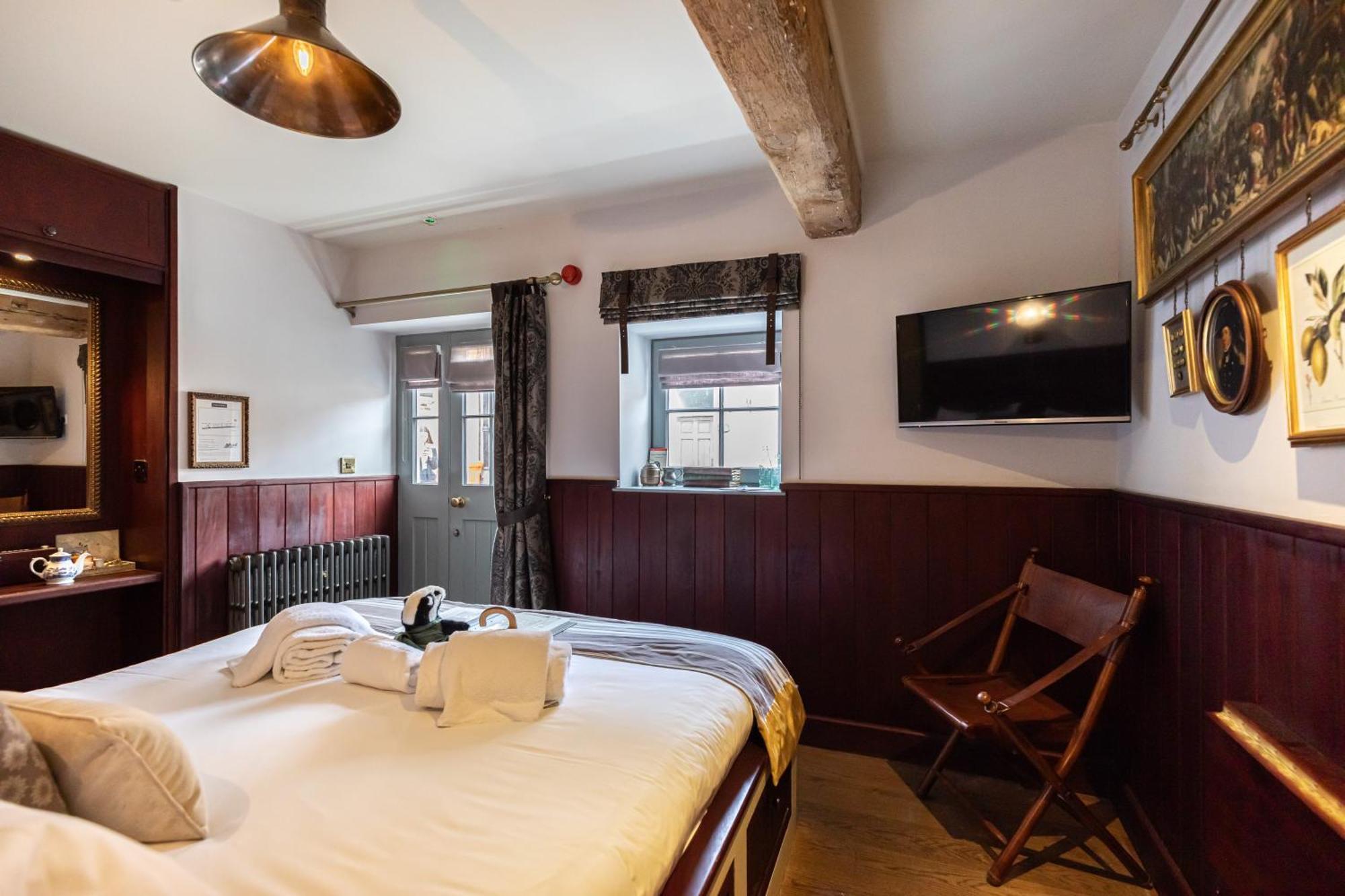 Hotel 1777. At The Albion à Wimborne Minster Extérieur photo