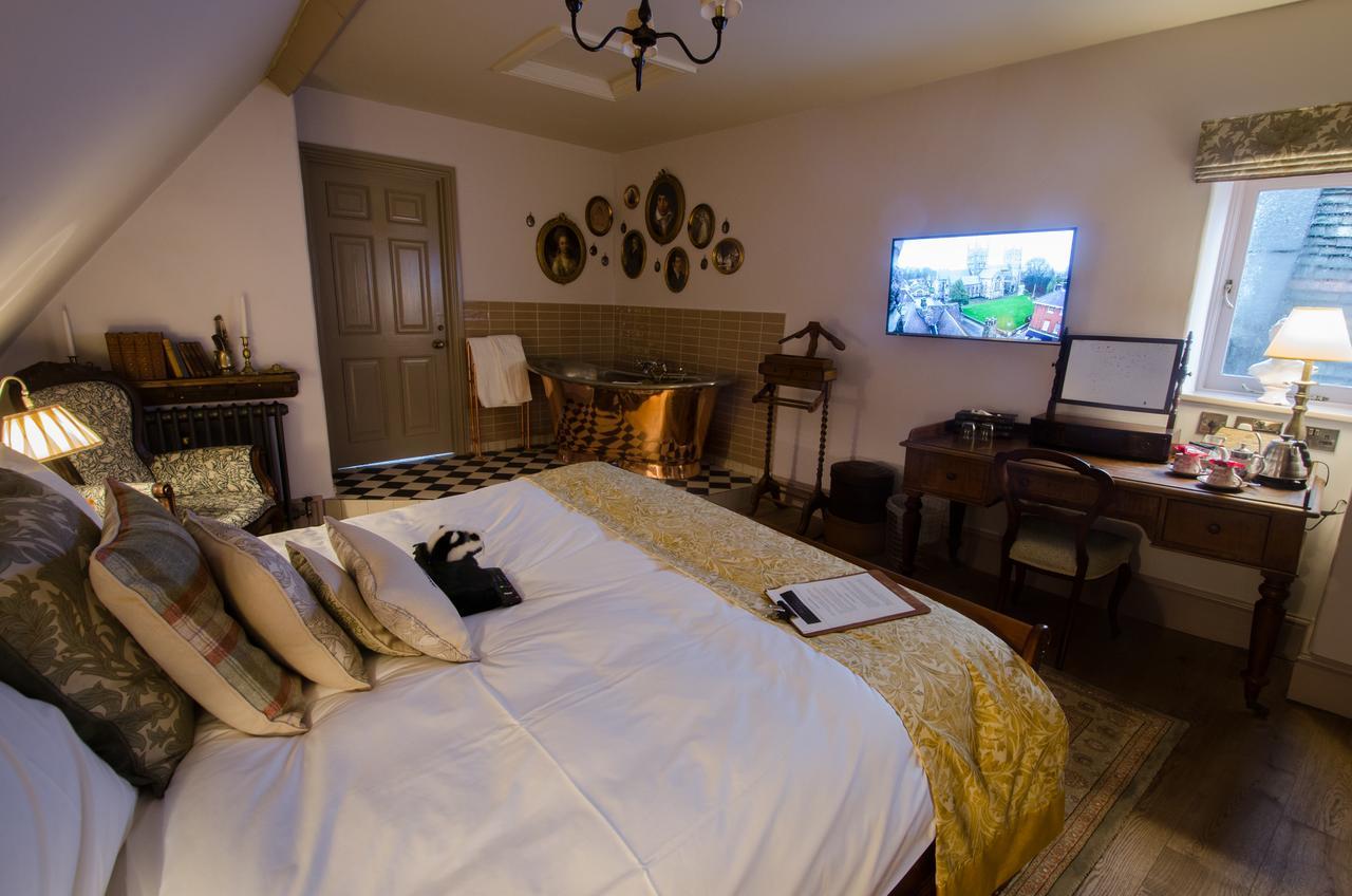 Hotel 1777. At The Albion à Wimborne Minster Extérieur photo