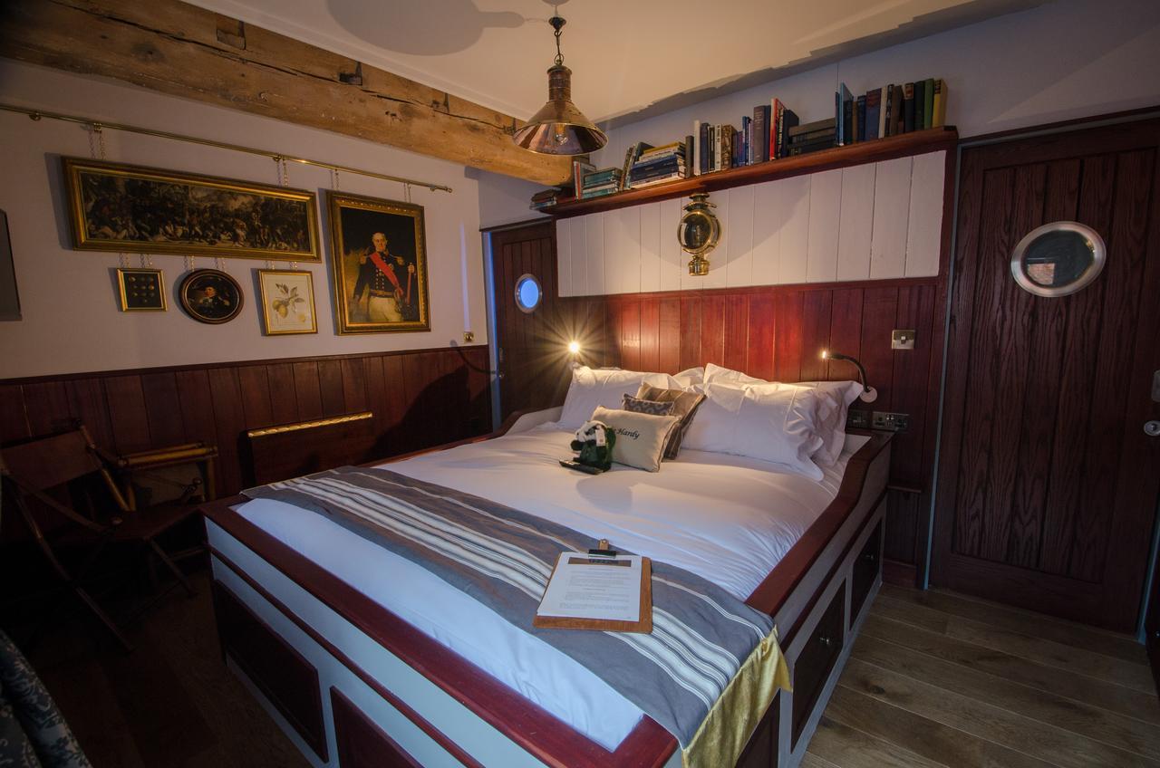 Hotel 1777. At The Albion à Wimborne Minster Extérieur photo