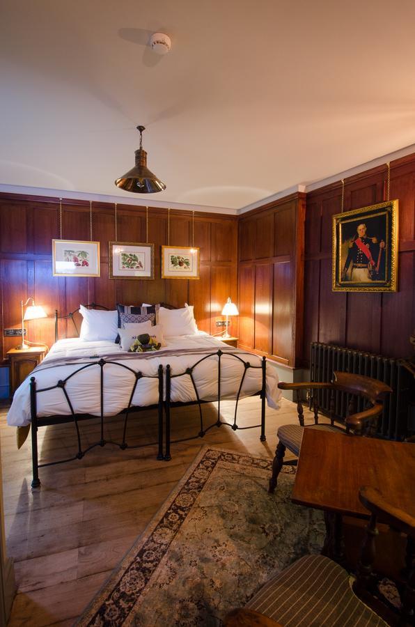 Hotel 1777. At The Albion à Wimborne Minster Extérieur photo