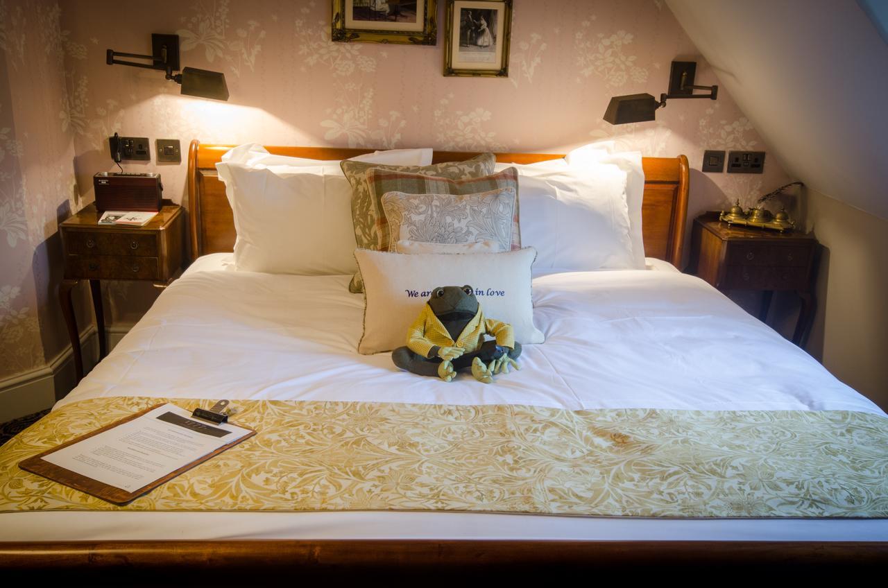 Hotel 1777. At The Albion à Wimborne Minster Extérieur photo