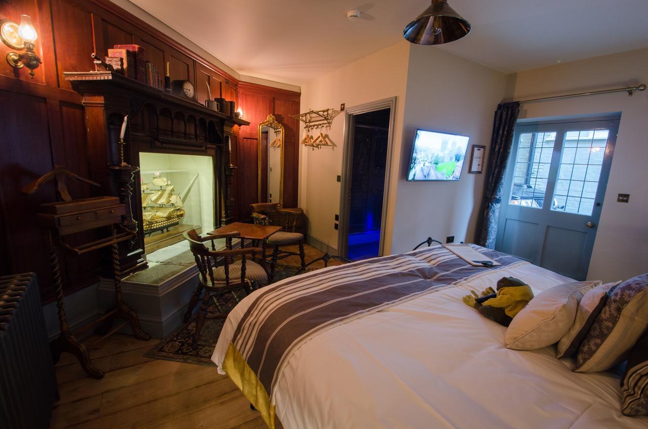 Hotel 1777. At The Albion à Wimborne Minster Extérieur photo